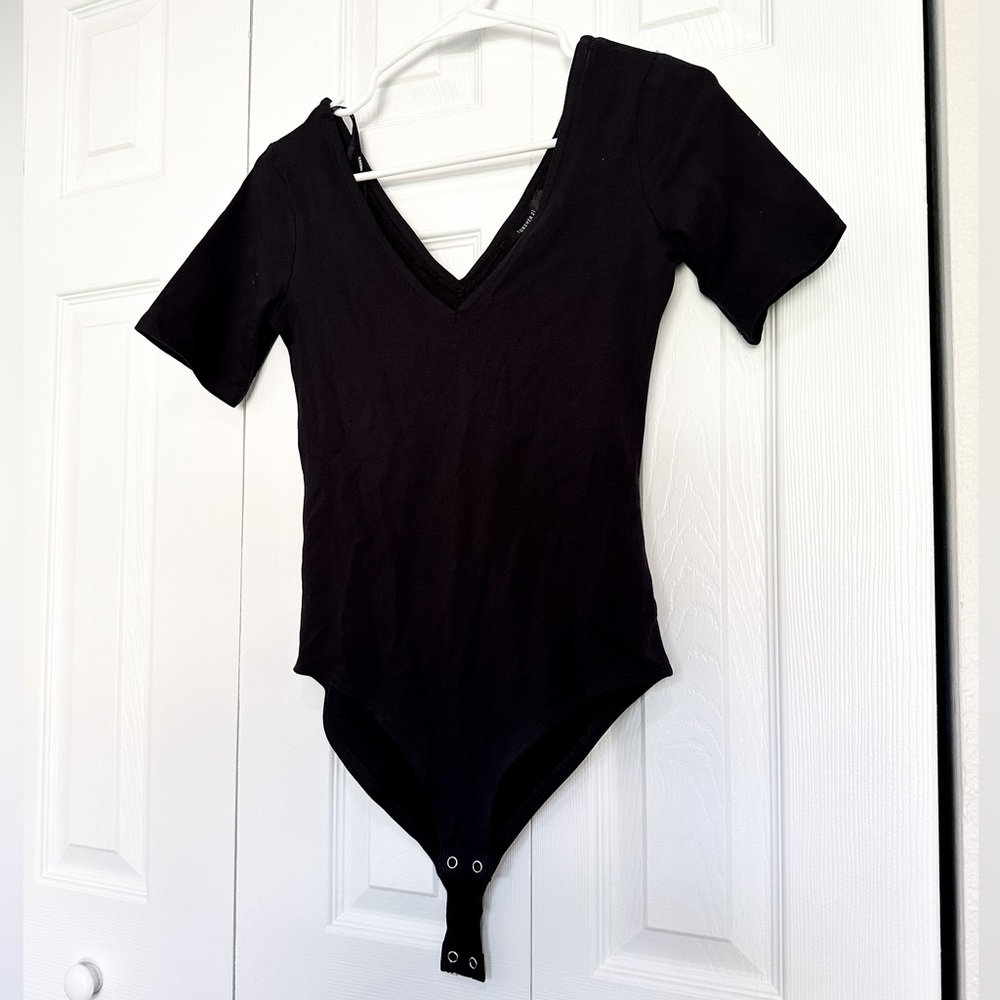 NEW Forever 21 Black Short sleeve V-neck Body Suit. With tags. Size: Small